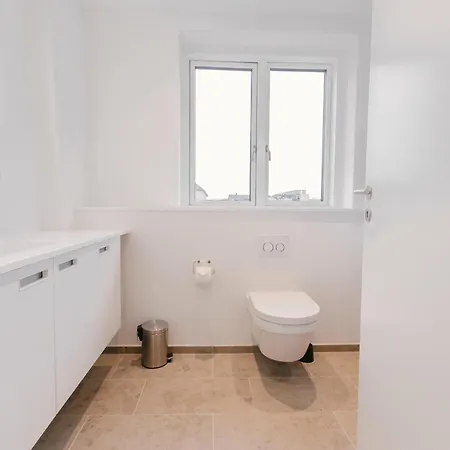 Stunning 2-bed Wlarge Balcony